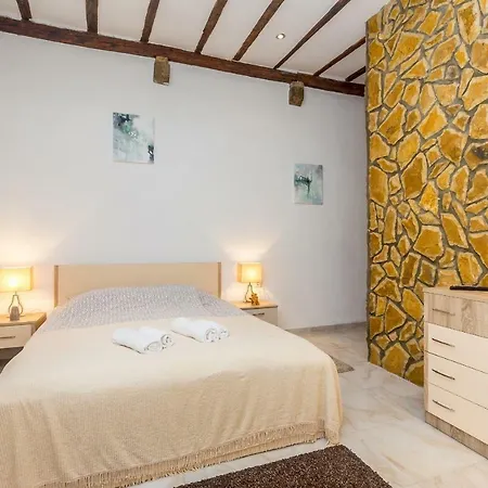 Stari Grad Apartment Krk Town