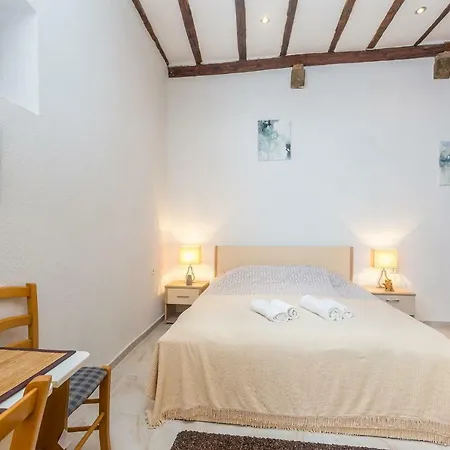 Stari Grad Apartment